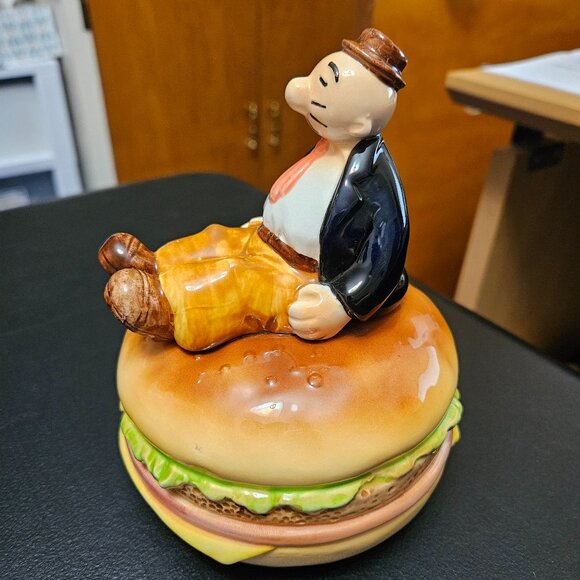 Vandor 1980 - Wimpy Sits Atop a Hamburger Revolving Musical Porcelain Figurine - Picture 4 of 13